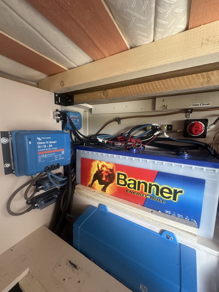Rénovation réparation de fourgon aménagé VICTRON ENERGY